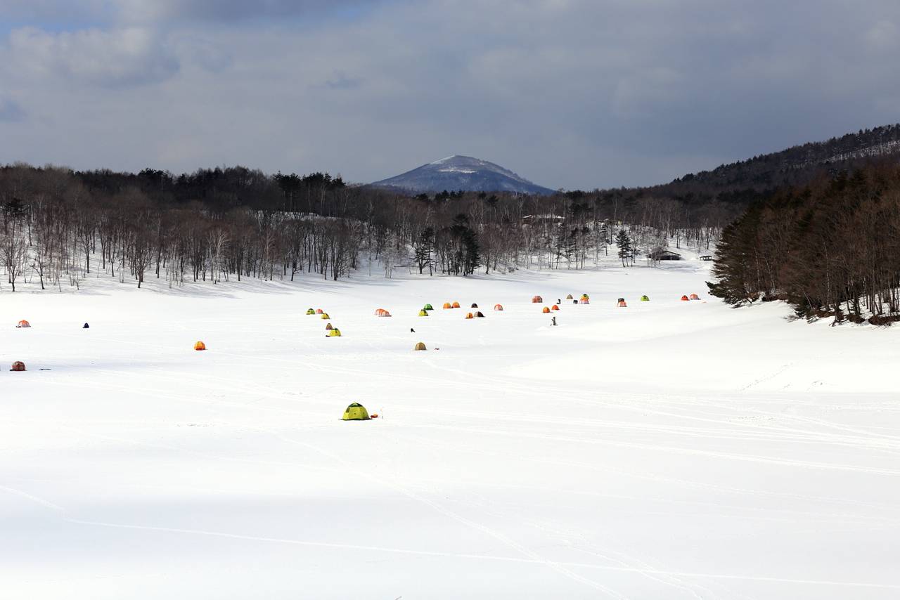 岩洞湖のワカサギ釣り・・・帰りに偶然安倍総理と握手。