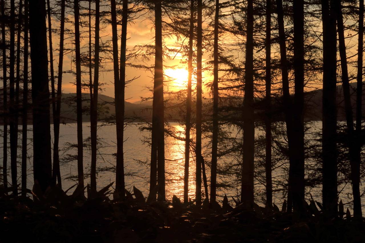 岩洞湖の夕景