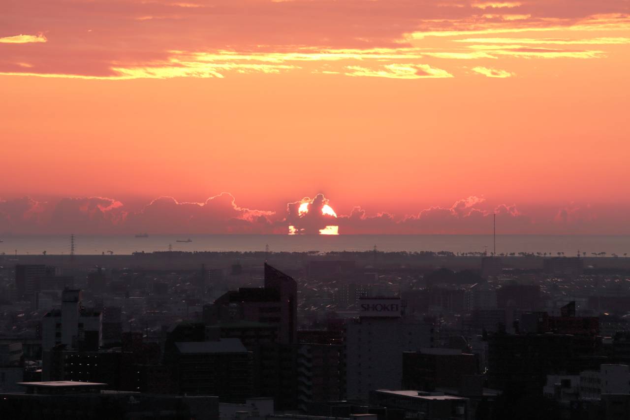 仙台城跡から観た朝日